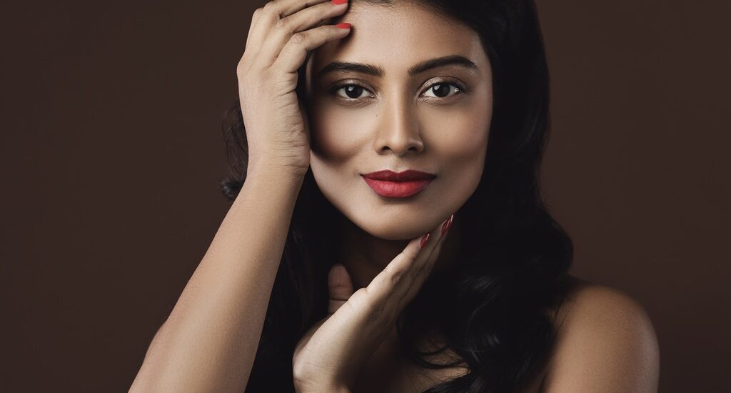 Makeup Tips for Dusty Skin: Keep Your Look Fresh All Day