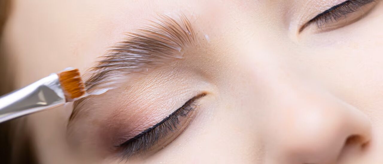 How to Choose the Right Eyebrow Tone and Shape