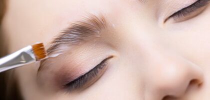 How to Choose the Right Eyebrow Tone and Shape