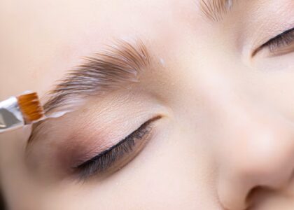 How to Choose the Right Eyebrow Tone and Shape
