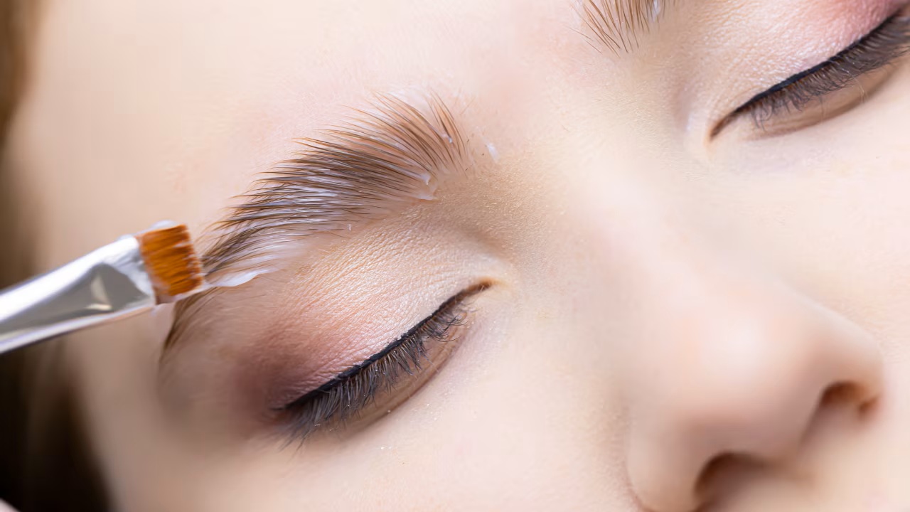 How to Choose the Right Eyebrow Tone and Shape